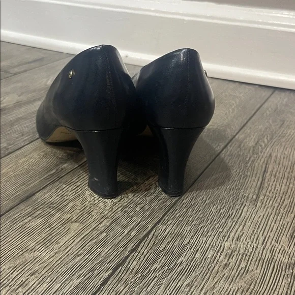Etienne Aigner Black Leather Heels - Picture 3 of 3